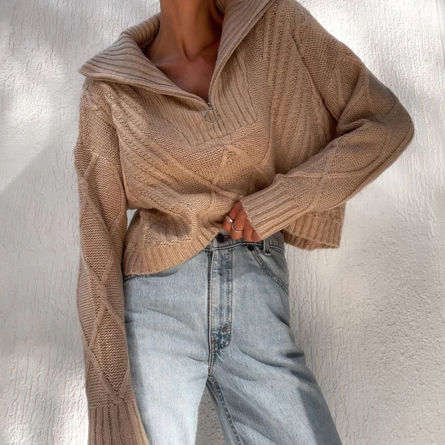 SNDYS Women's Beige Jax Crop Jumper - Stylish Knit Sweater for Women